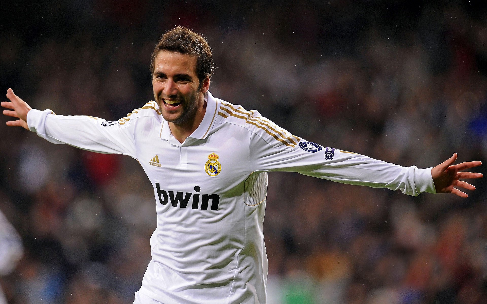 bet365-跨界风暴，金州勇士回应法甲争议，广州队错失良机，山东泰山更衣室剑指欧冠